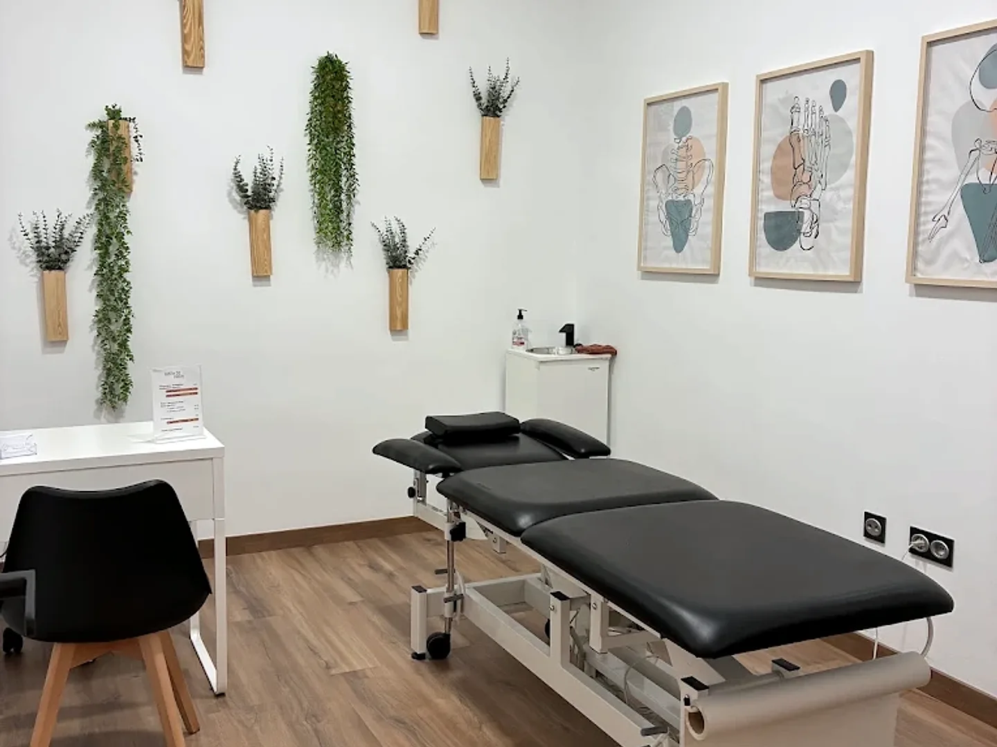 Sala de tratamiento individual de Physeo Clinic en Terrassa