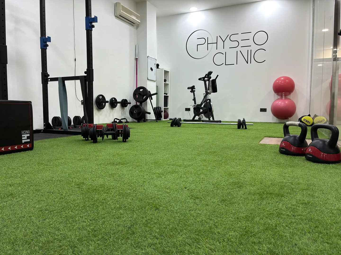 Gimnasio funcional para readaptación y ejercicio en Physeo Clinic